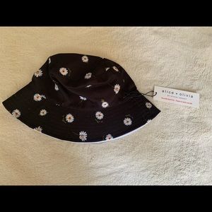 Alice + Olivia Reversible Bucket Hat Daisy Print